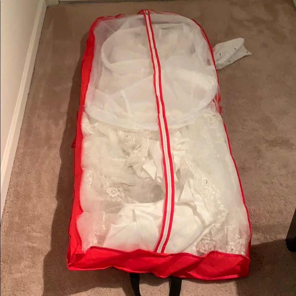 WEDDING DRESS - Picture 5 of 8